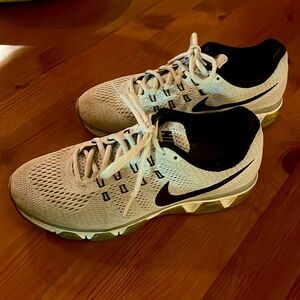 Nike Tailwind 8